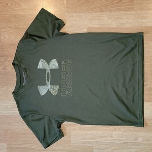 Under Armour youth large dark green tshirt